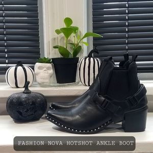 FASHION NOVA ANKLE BOOT
